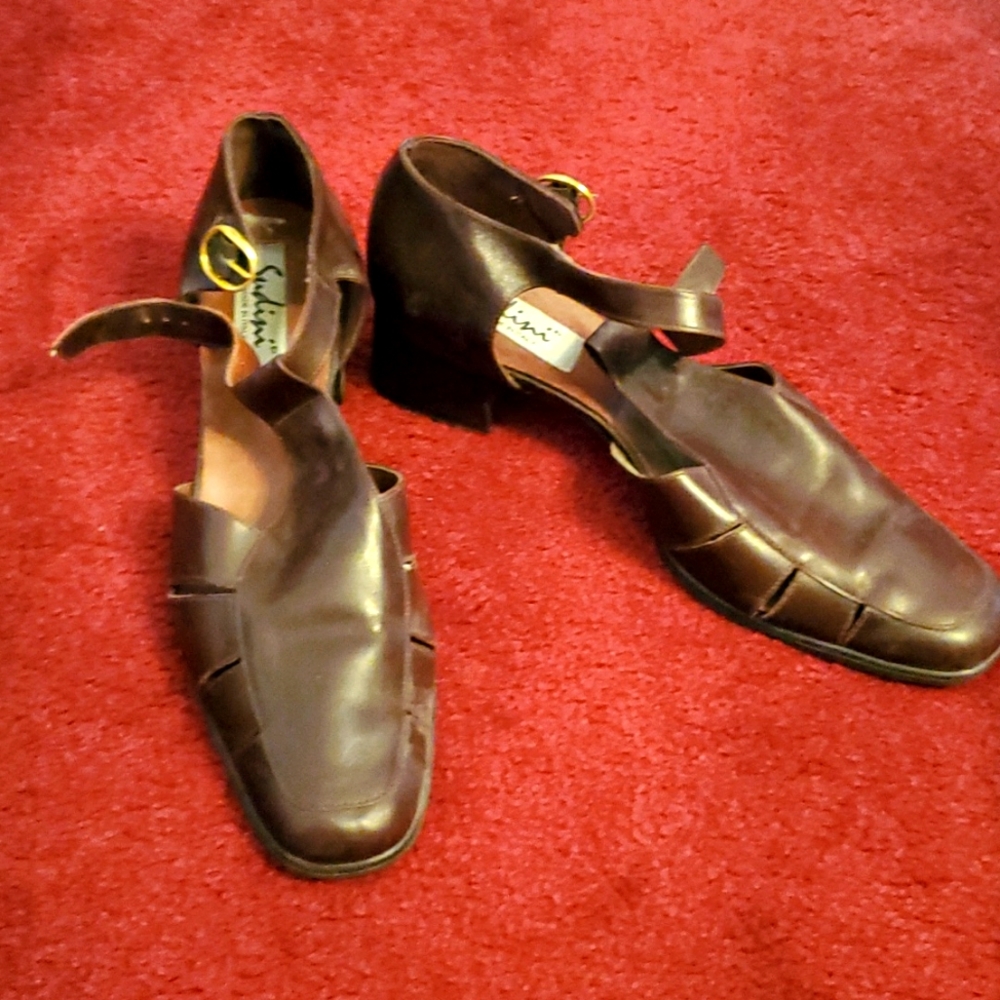 Women's shoes